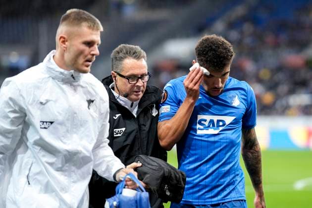 Valentin Gendrey (Hoffenheim, 15) muss behandelt werden, verletzt, Verletzung, Verletzungspause, Action, Aktion, Spielszene, 03.10.2024, Sinsheim (Deutschland), Fussball, UEFA Europa League, Gruppenphase, TSG 1899 Hoffenheim - Dynamo Kiew, REGULATIONS PROHIBIT ANY USE OF PHOTOGRAPHS AS IMAGE SEQUENCES AND OR QUASI-VIDEO.