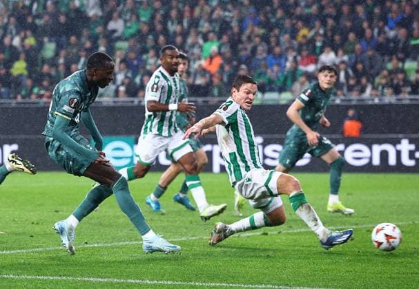 Pape Sarr of Tottenham Hotspur scores the opening goal Ferencvaros v Tottenham Hotspur, UEFA Europa League, Group Stage, Football, Groupama Arena, Budapest, Hungary, 03 Oct 2024 EDITORIAL USE ONLY No use with unauthorised audio, video, data, fixture lists, club league logos or live services. Online in-match use limited to 120 images, no video emulation. No use in betting, games or single club league player publications. Copyright: xMichaelxZemanek Shutterstockx 14750796g