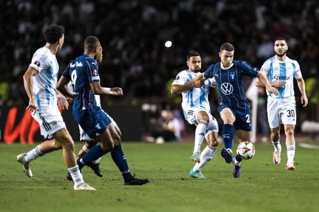 241003 Leandro Andrade of Qarabag and Gabriel Busanello of Malmö FF during the UEFA Europa League football match between Qarabag and Malmö FF on October 3, 2024 in Baku. Photo: Petter Arvidson BILDBYRAN kod PA PA0893 fotboll football soccer fotball uefa europa league qarabag malmö ff bbeng Copyright: PETTERxARVIDSON BB241003PA074