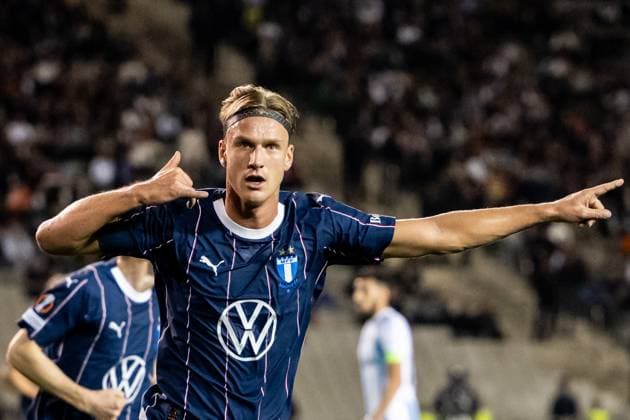 241003 Erik Botheim of Malmö FF celebrates after scoring the 1-1 goal during the UEFA Europa League football match between Qarabag and Malmö FF on October 3, 2024 in Baku. Photo: Petter Arvidson BILDBYRAN kod PA PA0893 fotboll football soccer fotball uefa europa league qarabag malmö ff bbeng Copyright: PETTERxARVIDSON BB241003PA080