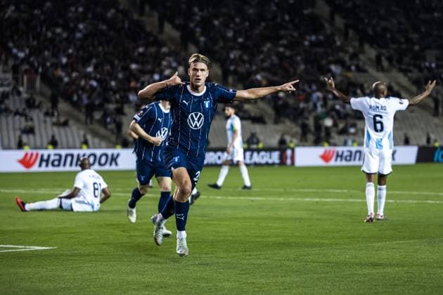 241003 Erik Botheim of Malmö FF celebrates the 1-1 goal during the UEFA Europa League football match between Qarabag and Malmö FF on October 3, 2024 in Baku. Photo: Petter Arvidson BILDBYRAN kod PA PA0893 fotboll football soccer fotball uefa europa league qarabag malmö ff bbeng jubel Copyright: PETTERxARVIDSON BB241003PA085