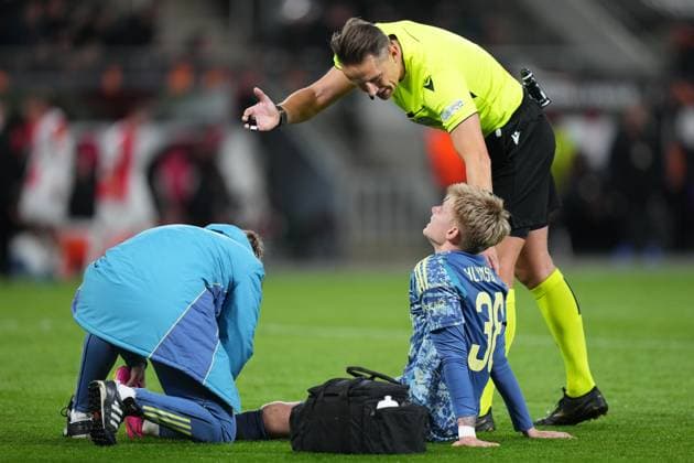 PRAGUE, 03-10-2024 , Eden Arena, football, UEFA Europa League, season 2024 2025, Match between Slavia Praag and Ajax , ta39 injured Slavia Praag - Ajax  x26382372x Copyright: