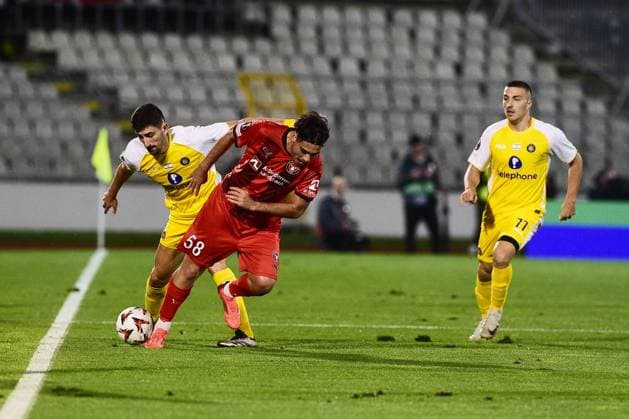Maccabi Tel Aviv v Midtjylland Europa League Idan Nachmias (L) of Maccabi in action against Aral Simsir (R) of Midtjylland during the 2024 2025 Europa League match between Maccabi Tel Aviv and Midtjylland at Partizan Stadium, 03.10.2024, Belgrade, Serbia. Belgrade Serbia Copyright: xDusanxMilenkovicx x