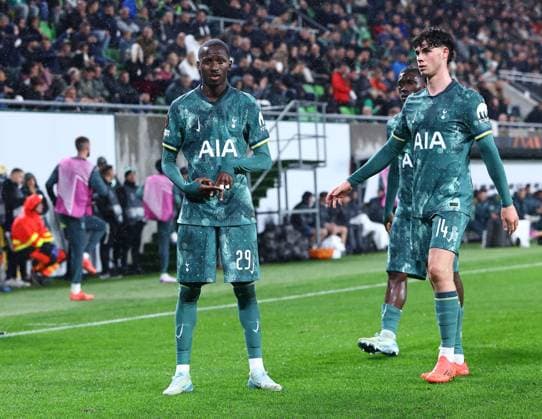 Pape Sarr of Tottenham Hotspur celebrates scoring the opening goal Ferencvaros v Tottenham Hotspur, UEFA Europa League, Group Stage, Football, Groupama Arena, Budapest, Hungary, 03 Oct 2024 EDITORIAL USE ONLY No use with unauthorised audio, video, data, fixture lists, club league logos or live services. Online in-match use limited to 120 images, no video emulation. No use in betting, games or single club league player publications. Copyright: xMichaelxZemanek Shutterstockx 14750796n