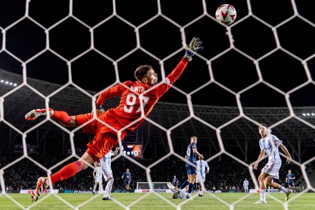 241003 Erik Botheim of Malmö FF scores the 1-1 goal against goalkeeper Fabijan Buntic of Qarabag during the UEFA Europa League football match between Qarabag and Malmö FF on October 3, 2024 in Baku. Photo: Petter Arvidson BILDBYRAN kod PA PA0893 fotboll football soccer fotball uefa europa league qarabag malmö ff bbeng Copyright: PETTERxARVIDSON BB241003PA111