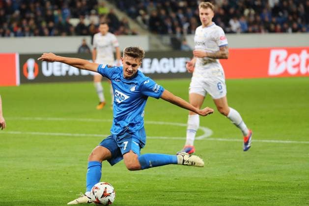 03.10.2024, xtvx, Fussball UEFA Europa League, TSG 1899 Hoffenheim - Dynamo Kiev emspor, v.l. Tom Bischof (TSG 1899 Hoffenheim) Torschuss, has a shot on goal (DFL DFB REGULATIONS PROHIBIT ANY USE OF PHOTOGRAPHS as IMAGE SEQUENCES and or QUASI-VIDEO) Sinsheim