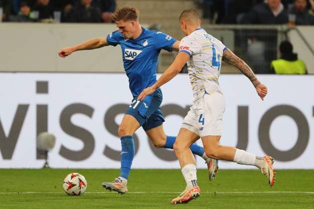 03.10.2024, xtvx, Fussball UEFA Europa League, TSG 1899 Hoffenheim - Dynamo Kiev emspor, v.l. Zweikampf, Duell, duel, tackle, compete Marius Buelter (TSG 1899 Hoffenheim) Denys Popov (FC Dynamo Kyiv) (DFL DFB REGULATIONS PROHIBIT ANY USE OF PHOTOGRAPHS as IMAGE SEQUENCES and or QUASI-VIDEO) Sinsheim