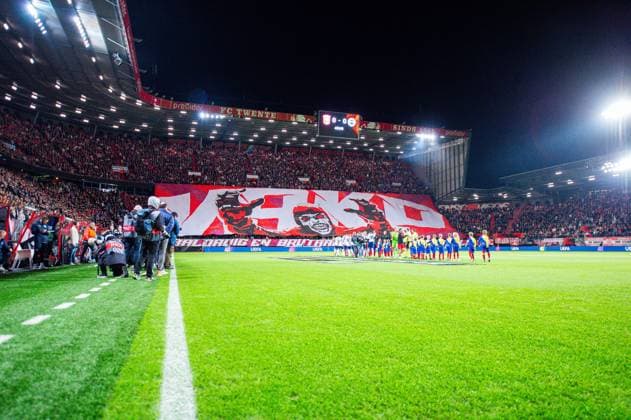03.10.2024 - Fußball, 2024 2025, Europa League, 2. Spieltag, FC Twente Enschede - Fenerbahce Istanbul: Fans (Enschede) mit einer Choreografie