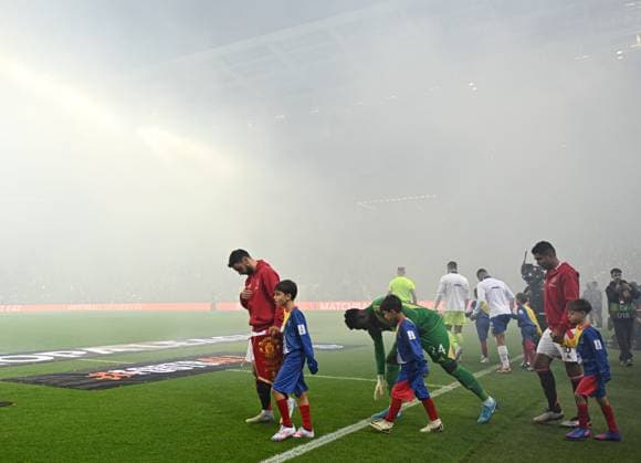 Bruno Fernandes of Manchester United, ManU walks out Porto v Manchester United, UEFA Europa League, Group Stage, Football, Estadio do Dragao, Porto, Portugal, 03 Oct 2024 EDITORIAL USE ONLY No use with unauthorised audio, video, data, fixture lists, club league logos or live services. Online in-match use limited to 120 images, no video emulation. No use in betting, games or single club league player publications.  Copyright: xZedxJameson Shutterstockx 14750815bk
