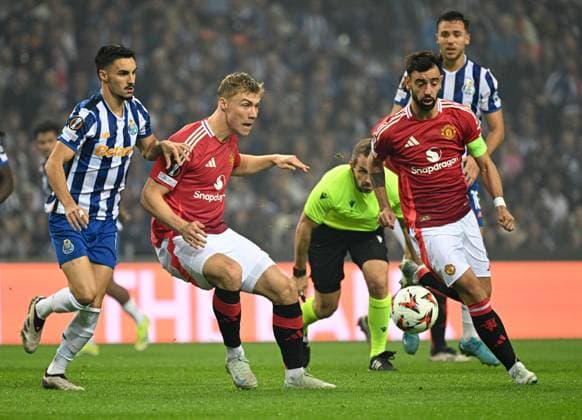 Rasmus Hojlund of Manchester United, ManU in action Porto v Manchester United, UEFA Europa League, Group Stage, Football, Estadio do Dragao, Porto, Portugal, 03 Oct 2024 EDITORIAL USE ONLY No use with unauthorised audio, video, data, fixture lists, club league logos or live services. Online in-match use limited to 120 images, no video emulation. No use in betting, games or single club league player publications.  Copyright: xZedxJameson Shutterstockx 14750815cd