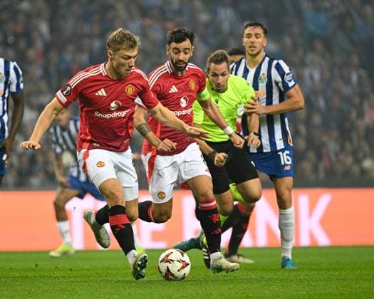 Sport Bilder des Tages Rasmus Hojlund of Manchester United, ManU in action Porto v Manchester United, UEFA Europa League, Group Stage, Football, Estadio do Dragao, Porto, Portugal, 03 Oct 2024 EDITORIAL USE ONLY No use with unauthorised audio, video, data, fixture lists, club league logos or live services. Online in-match use limited to 120 images, no video emulation. No use in betting, games or single club league player publications.  Copyright: xZedxJameson Shutterstockx 14750815cb
