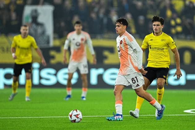 241003 Niccolo Pisilli of Roma and Besfort Zeneli of Elfsborg during the UEFA Europa League between Elfsborg and Roma on October 3, 2024 in Boras. Photo: Jörgen Jarnberger BILDBYRAN COP 112 JJ0405 fotboll, football, soccer, fotball,uefa europa league,elfsborg,r Copyright: JÖRGENxJARNBERGER BB241003JJ028