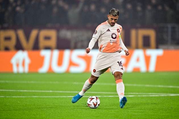 BORAS, SWEDEN 20241003 Roma s Leandro Paredes in action during the UEFA Europa League soccer match between IF Elfsborg and AS Roma at Boras Arena in Boras, Sweden, on Oct. 3, 2024. BORAS SWEDEN x9200x