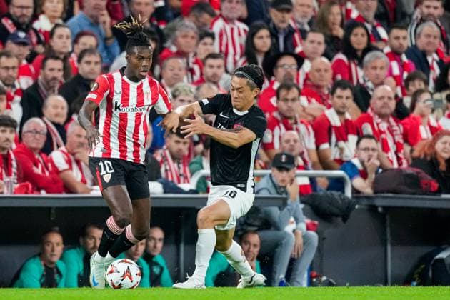 2024-10-03 Athletic Club v AZ - UEFA Europa League 2024 25 League Phase MD2 BILBAO, SPAIN - OCTOBER 3: Nico Williams of Athletic Club battles for possession with Seiya Maikuma of AZ Alkmaar during the UEFA Europa League 2024 25 League Phase MD2 match between Athletic Club and AZ at Estadio de San MamÃ s on October 3, 2024 in Bilbao, Spain. Bilbao Estadio de San MamÃ s Spain Content not available for redistribution in The Netherlands directly or indirectly through any third parties. Copyright: xEdxvanxdexPolx