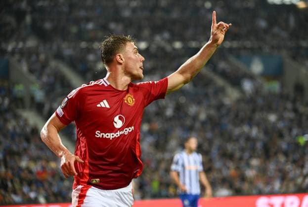 Rasmus Hojlund of Manchester United, ManU celebrates scoring to make it 0-2 Porto v Manchester United, UEFA Europa League, Group Stage, Football, Estadio do Dragao, Porto, Portugal, 03 Oct 2024 EDITORIAL USE ONLY No use with unauthorised audio, video, data, fixture lists, club league logos or live services. Online in-match use limited to 120 images, no video emulation. No use in betting, games or single club league player publications.  Copyright: xZedxJameson Shutterstockx 14750815ck