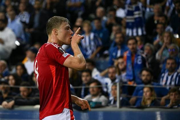 Rasmus Hojlund of Manchester United, ManU celebrates scoring to make it 0-2 Porto v Manchester United, UEFA Europa League, Group Stage, Football, Estadio do Dragao, Porto, Portugal, 03 Oct 2024 EDITORIAL USE ONLY No use with unauthorised audio, video, data, fixture lists, club league logos or live services. Online in-match use limited to 120 images, no video emulation. No use in betting, games or single club league player publications.  Copyright: xZedxJameson Shutterstockx 14750815cq
