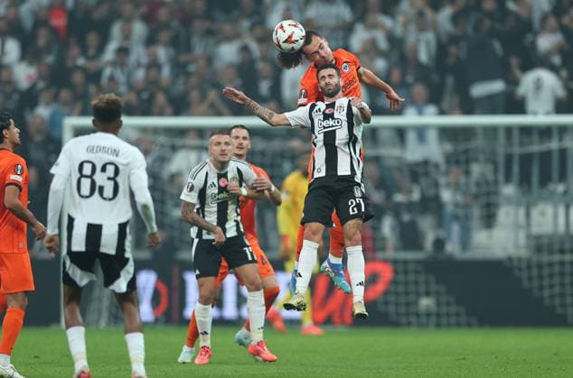 03.10.2024, Fussball UEFA Europa League, Besiktas JK Istanbul - Eintracht Frankfurt, emonline, emspor, v.l., Rafa Silva (Besiktas JK), Arthur Theate (Eintracht Frankfurt) DFL DFB REGULATIONS PROHIBIT ANY USE OF PHOTOGRAPHS AS IMAGE SEQUENCES AND OR QUASI-VIDEO. xdcx Copyright: HMBxMedia
