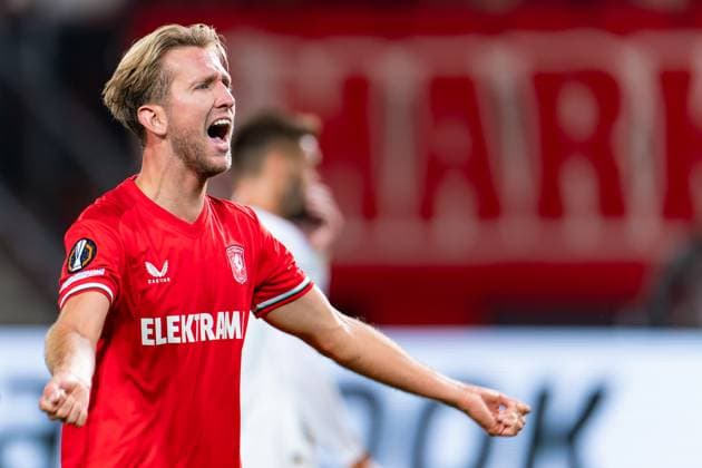2024-10-03 FC Twente v Fenerbahce SK - UEFA Europa League 2024 25 League Phase MD2 ENSCHEDE, NETHERLANDS - OCTOBER 3: Michel Vlap of FC Twente celebrates after scoring the team s first goal during the UEFA Europa League 2024 25 League Phase MD2 match between FC Twente and Fenerbahce SK at Grolsch Veste on October 3, 2024 in Enschede, Netherlands. (Photo by Joris Verwijst BSR Agency) Enschede Netherlands Content not available for redistribution in The Netherlands directly or indirectly through any third parties. Copyright: xBSRxAgencyx