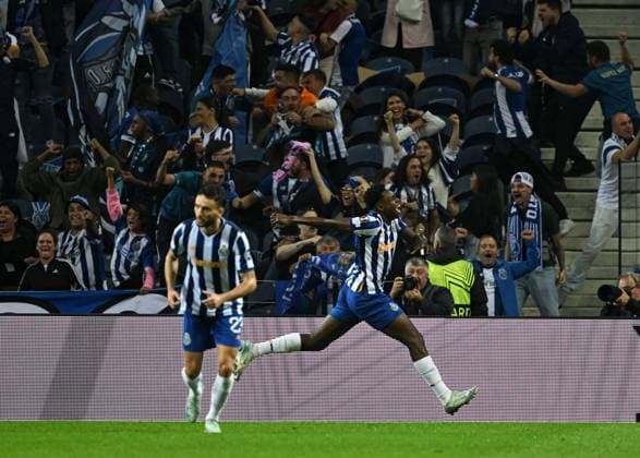 Samu Omorodion of Porto FC celebrates scoring to make it 2-2 Porto v Manchester United, ManU UEFA Europa League, Group Stage, Football, Estadio do Dragao, Porto, Portugal, 03 Oct 2024 EDITORIAL USE ONLY No use with unauthorised audio, video, data, fixture lists, club league logos or live services. Online in-match use limited to 120 images, no video emulation. No use in betting, games or single club league player publications.  Copyright: xZedxJameson Shutterstockx 14750815dx