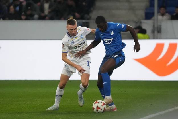 GER, 1.FBL, TSG 1899 Hoffenheim vs Werder Bremen 03.10.2024, PreZero-Arena, Sinsheim, GER, 1.FBL, TSG 1899 Hoffenheim vs Werder Bremen , im Bild Stanley Nsoki (Hoffenheim), Vladyslav Vanat (Kiew)