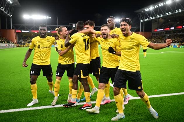 BORAS, SWEDEN 20241003 Elfsborg s Michael Baidoo (3rdL, partly hidden) celebrates with team mates after scoring a penalty during the UEFA Europa League soccer match between IF Elfsborg and AS Roma at Boras Arena in Boras, Sweden, on Oct. 3, 2024. BORAS SWEDEN x9200x
