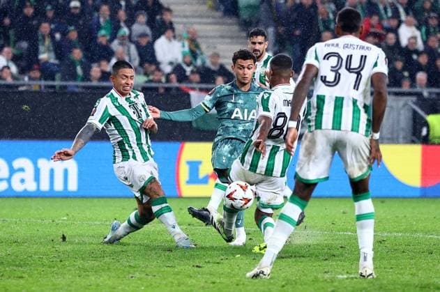Brennan Johnson of Tottenham Hotspur scores their sides second goal Ferencvaros v Tottenham Hotspur, UEFA Europa League, Group Stage, Football, Groupama Arena, Budapest, Hungary, 03 Oct 2024 EDITORIAL USE ONLY No use with unauthorised audio, video, data, fixture lists, club league logos or live services. Online in-match use limited to 120 images, no video emulation. No use in betting, games or single club league player publications. Copyright: xMichaelxZemanek Shutterstockx 14750796bo