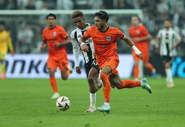 03.10.2024, Fussball UEFA Europa League, Besiktas JK Istanbul - Eintracht Frankfurt, emonline, emspor, v.l., Gedson Fernandes (Besiktas JK), Omar Marmoush (Eintracht Frankfurt) DFL DFB REGULATIONS PROHIBIT ANY USE OF PHOTOGRAPHS AS IMAGE SEQUENCES AND OR QUASI-VIDEO. xdcx Copyright: HMBxMedia