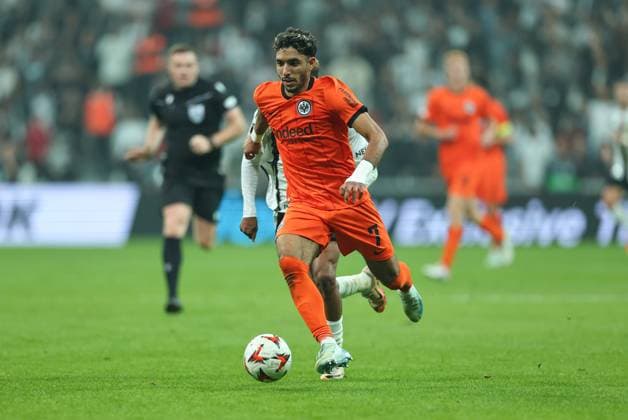 03.10.2024, Fussball UEFA Europa League, Besiktas JK Istanbul - Eintracht Frankfurt, emonline, emspor, v.l., Gedson Fernandes (Besiktas JK), Omar Marmoush (Eintracht Frankfurt) DFL DFB REGULATIONS PROHIBIT ANY USE OF PHOTOGRAPHS AS IMAGE SEQUENCES AND OR QUASI-VIDEO. xdcx Copyright: HMBxMedia