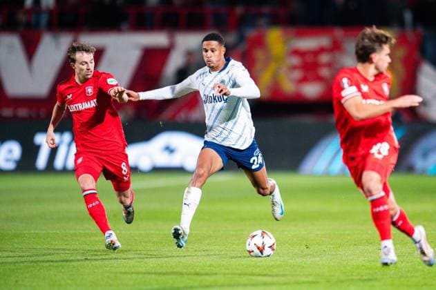 03.10.2024 - Fußball, 2024 2025, Europa League, 2. Spieltag, FC Twente Enschede - Fenerbahce Istanbul: (L-R) Youri Regeer (Enschede), Jayden Oosterwolde (Fenerbahce)