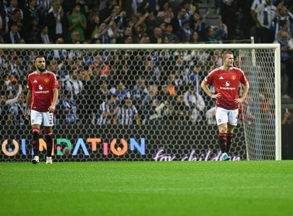 Matthijs de Ligt of Manchester United, ManU looks dejected after Samu Omorodion of Porto FC scored to make it 3-2 Porto v Manchester United, UEFA Europa League, Group Stage, Football, Estadio do Dragao, Porto, Portugal, 03 Oct 2024 EDITORIAL USE ONLY No use with unauthorised audio, video, data, fixture lists, club league logos or live services. Online in-match use limited to 120 images, no video emulation. No use in betting, games or single club league player publications.  Copyright: xZedxJameson Shutterstockx 14750815ex
