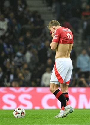 Rasmus Hojlund of Manchester United, ManU looks dejected after Samu Omorodion of Porto FC scored to make it 3-2 Porto v Manchester United, UEFA Europa League, Group Stage, Football, Estadio do Dragao, Porto, Portugal, 03 Oct 2024 EDITORIAL USE ONLY No use with unauthorised audio, video, data, fixture lists, club league logos or live services. Online in-match use limited to 120 images, no video emulation. No use in betting, games or single club league player publications.  Copyright: xZedxJameson Shutterstockx 14750815es