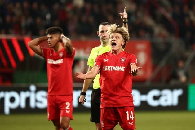 ENSCHEDE - Sem Steijn of FC Twente reacts during the UEFA Europa League match between FC Twente and Fenerbahce at Stadion De Grolsch Veste on Oct. 3, 2024 in Enschede, Netherlands. ANP VINCENT JANNINK UEFA Europa League match day 2 2024 25 xVIxANPxSportx xxANPxIVx 510028332 originalFilename: 510028332.jpg