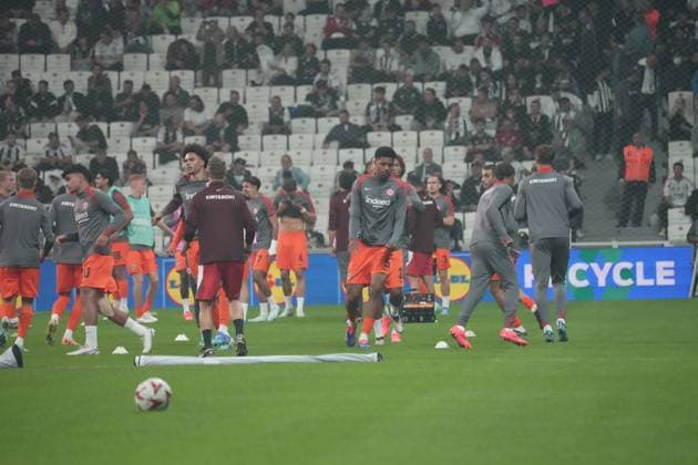 Players of Eintracht Frankfurt before the UEFA Europa League 2024 25 League Phase MD2 match between Besiktas JK and Eintracht Frankfurt at Tupras Stadium on October 3, 2024 in Istanbul, Turkey. Istanbul Turkey Copyright: xSeskimphotox Besiktas-EFrankfurt-31024 (4)