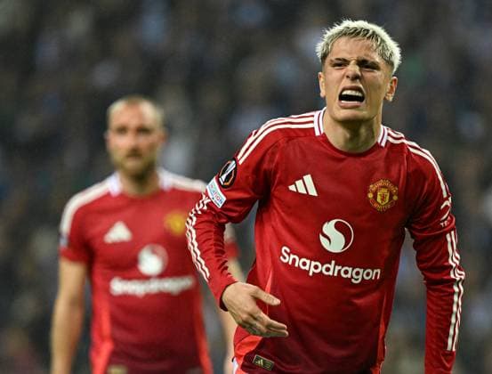 Alejandro Garnacho of Manchester United, ManU looks dejected Porto v Manchester United, UEFA Europa League, Group Stage, Football, Estadio do Dragao, Porto, Portugal, 03 Oct 2024 EDITORIAL USE ONLY No use with unauthorised audio, video, data, fixture lists, club league logos or live services. Online in-match use limited to 120 images, no video emulation. No use in betting, games or single club league player publications.  Copyright: xZedxJameson Shutterstockx 14750815fl