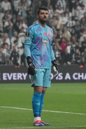 Goalkeeper Ersin Destanoglu of Besiktas during the UEFA Europa League 2024 25 League Phase MD2 match between Besiktas JK and Eintracht Frankfurt at Tupras Stadium on October 3, 2024 in Istanbul, Turkey. Istanbul Turkey Copyright: xSeskimphotox Besiktas-EFrankfurt-31024 (17)