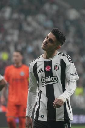 Milot Rashica of Besiktas during the UEFA Europa League 2024 25 League Phase MD2 match between Besiktas JK and Eintracht Frankfurt at Tupras Stadium on October 3, 2024 in Istanbul, Turkey. Istanbul Turkey Copyright: xSeskimphotox Besiktas-EFrankfurt-31024 (18)