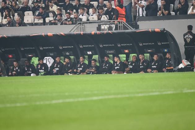 Players of Besiktas sitting on the bench before the UEFA Europa League 2024 25 League Phase MD2 match between Besiktas JK and Eintracht Frankfurt at Tupras Stadium on October 3, 2024 in Istanbul, Turkey. Istanbul Turkey Copyright: xSeskimphotox Besiktas-EFrankfurt-31024 (42)