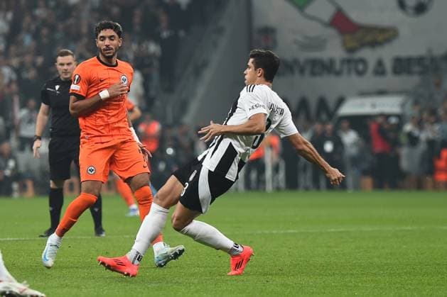 Gabriel Paulista of Besiktas and Omar Marmoush (L) of Eintracht Frankfurt during the UEFA Europa League 2024 25 League Phase MD2 match between Besiktas JK and Eintracht Frankfurt at Tupras Stadium on October 3, 2024 in Istanbul, Turkey. Istanbul Turkey Copyright: xSeskimphotox Besiktas-EFrankfurt-31024 (64)