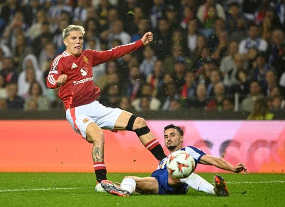 Alejandro Garnacho of Manchester United, ManU shoots at goal Porto v Manchester United, UEFA Europa League, Group Stage, Football, Estadio do Dragao, Porto, Portugal, 03 Oct 2024 EDITORIAL USE ONLY No use with unauthorised audio, video, data, fixture lists, club league logos or live services. Online in-match use limited to 120 images, no video emulation. No use in betting, games or single club league player publications.  Copyright: xZedxJameson Shutterstockx 14750815ft