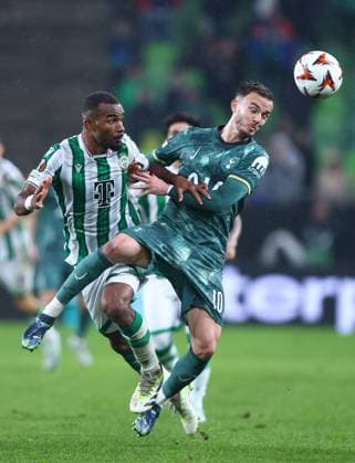 James Maddison of Tottenham Hotspur battles with Habib Maiga of Ferencvaros Ferencvaros v Tottenham Hotspur, UEFA Europa League, Group Stage, Football, Groupama Arena, Budapest, Hungary, 03 Oct 2024 EDITORIAL USE ONLY No use with unauthorised audio, video, data, fixture lists, club league logos or live services. Online in-match use limited to 120 images, no video emulation. No use in betting, games or single club league player publications. Copyright: xMichaelxZemanek Shutterstockx 14750796cd