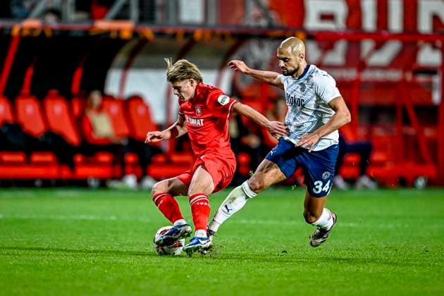 FC Twente midfielder Sem Steijn, Fenerbahce midfielder Sofyan Amrabat, during the match Twente - Fenerbahce at the Grolsch Veste for the UEFA Europa League - League phase - Matchday 2 season 2024-2025 in ENSCHEDE, Netherlands on 3 oktober 2024, (photo by Stefan Koops EYE4images DeFodi Images) Defodi-746_192543
