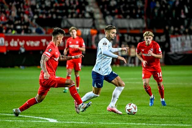 FC Twente defender Mees Hilgers, Fenerbahce forward Dusan Tadic, during the match Twente - Fenerbahce at the Grolsch Veste for the UEFA Europa League - League phase - Matchday 2 season 2024-2025 in ENSCHEDE, Netherlands on 3 oktober 2024, (photo by Stefan Koops EYE4images DeFodi Images) Defodi-746_192549
