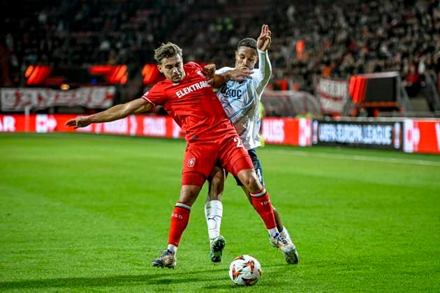FC Twente defender Bart van Rooij, Fenerbahce defender Jayden Oosterwolde, during the match Twente - Fenerbahce at the Grolsch Veste for the UEFA Europa League - League phase - Matchday 2 season 2024-2025 in ENSCHEDE, Netherlands on 3 oktober 2024, (photo by Stefan Koops EYE4images DeFodi Images) Defodi-746_192551