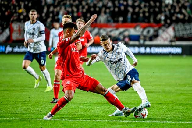 FC Twente defender Mees Hilgers, Fenerbahce midfielder Sebastian Szymanski, during the match Twente - Fenerbahce at the Grolsch Veste for the UEFA Europa League - League phase - Matchday 2 season 2024-2025 in ENSCHEDE, Netherlands on 3 oktober 2024, (photo by Stefan Koops EYE4images DeFodi Images) Defodi-746_192553