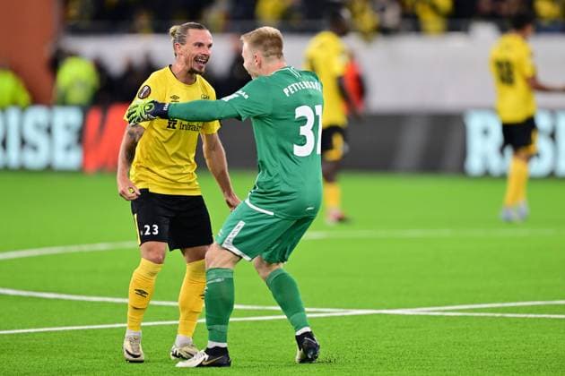 BORAS, SWEDEN 20241003 Elfsborg s Niklas Hult and goalkeeper Isak Pettersson celebrate after the UEFA Europa League soccer match between IF Elfsborg and AS Roma at Boras Arena in Boras, Sweden, on Oct. 3, 2024. BORAS SWEDEN x9200x
