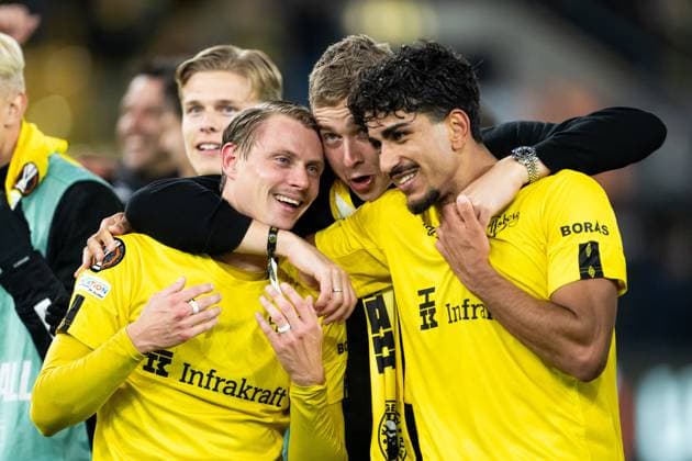Sport Bilder des Tages 241003 Simon Hedlund, Sebastian HolmÃ n and Ahmed Qasem of Elfsborg celebrate after the UEFA Europa League between Elfsborg and Roma on October 3, 2024 in Boras. Photo: Jörgen Jarnberger BILDBYRAN COP 112 JJ0405 fotboll football soccer fotball uefa europa league elfsborg roma bbeng celebrate Copyright: JÖRGENxJARNBERGER BB241003JJ104