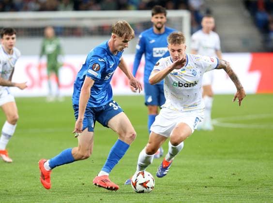 V.li. Max Moerstedt (Hoffenheim) , Volodymyr Brazhko (Kiew) . Fussball: Europa League: Saison 24 25: TSG 1899 Hoffenheim - Dynamo Kiew , 2. Spieltag, 03.10.2024.