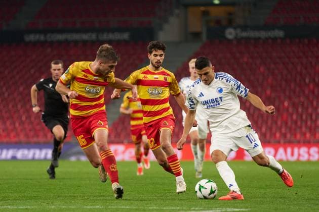 Mohamed Elyounoussi of FC Copenhagen fights for the ball with Michal Sacek and Tomas Silva of Jagiellonia Bialystok during the league phase match of the UEFA Conference League between FC Copenhagen and Jagiellonia Bialystok at Parken on October 3, 2024 in Copenhagen, Denmark (Photo by Camilla Stolen Imago) Copenhagen Denmark Copyright: xCamillaxStolenx L2340493