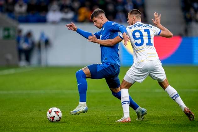 v.li.: Adam Hlozek (Hoffenheim, 23), Mykola Mykhailenko (FC Dynamo Kyiv, 91), Zweikampf, Spielszene, Duell, duel, tackle, tackling, Dynamik, Action, Aktion, 03.10.2024, Sinsheim (Deutschland), Fussball, UEFA Europa League, Gruppenphase, TSG 1899 Hoffenheim - Dynamo Kiew, 03.10.2024, Sinsheim (Deutschland), Fussball, UEFA Europa League, Gruppenphase, TSG 1899 Hoffenheim - Dynamo Kiew, DFB DFL REGULATIONS PROHIBIT ANY USE OF PHOTOGRAPHS AS IMAGE SEQUENCES AND OR QUASI-VIDEO.