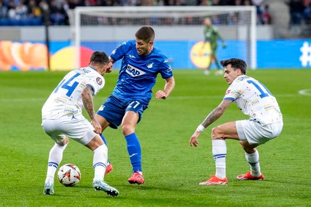 v.li.: Vladyslav Dubinchak (FC Dynamo Kyiv, 44), Andrej Kramaric (Hoffenheim, 27), Mykola Shaparenko (FC Dynamo Kyiv, 10), Zweikampf, Spielszene, Duell, duel, tackle, tackling, Dynamik, Action, Aktion, 03.10.2024, Sinsheim (Deutschland), Fussball, UEFA Europa League, Gruppenphase, TSG 1899 Hoffenheim - Dynamo Kiew, 03.10.2024, Sinsheim (Deutschland), Fussball, UEFA Europa League, Gruppenphase, TSG 1899 Hoffenheim - Dynamo Kiew, DFB DFL REGULATIONS PROHIBIT ANY USE OF PHOTOGRAPHS AS IMAGE SEQUENCES AND OR QUASI-VIDEO.